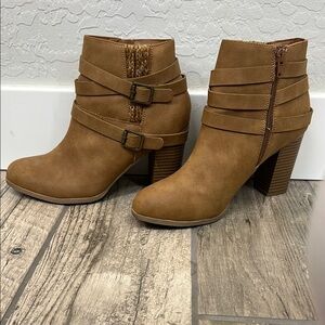 Women's Tan Ankle Boots